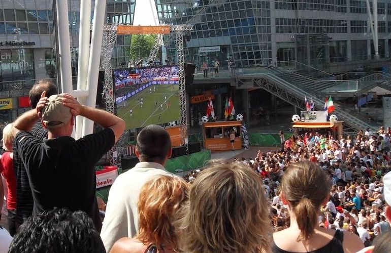 Public Viewing zur Fussball WM 2010